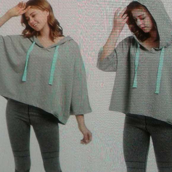 Oversize Crop Sweatshirt 🔥 - Picture 3 of 13